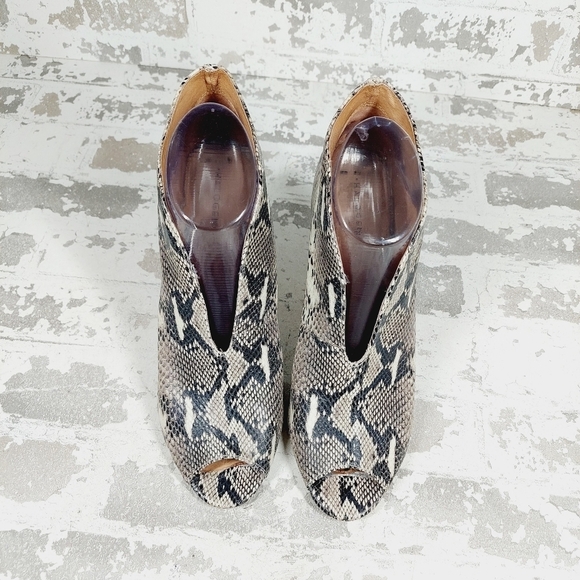 Halogen Rowen Snakeskin Print Peep Toe V Cut Slip On Ankle Bootie D233 - Picture 4 of 13